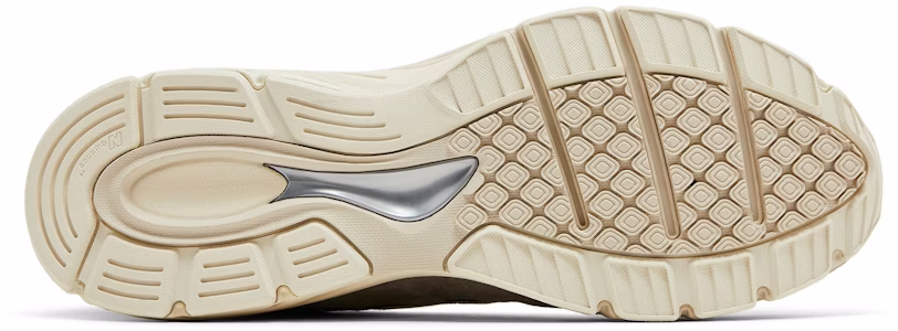 키쓰 x 뉴발란스 990v4 메이드 인 USA '그레이 크림' U990KT4 Shop 키쓰 x 뉴발란스 990v4 메이드 인 USA '그레이 크림' U990KT4