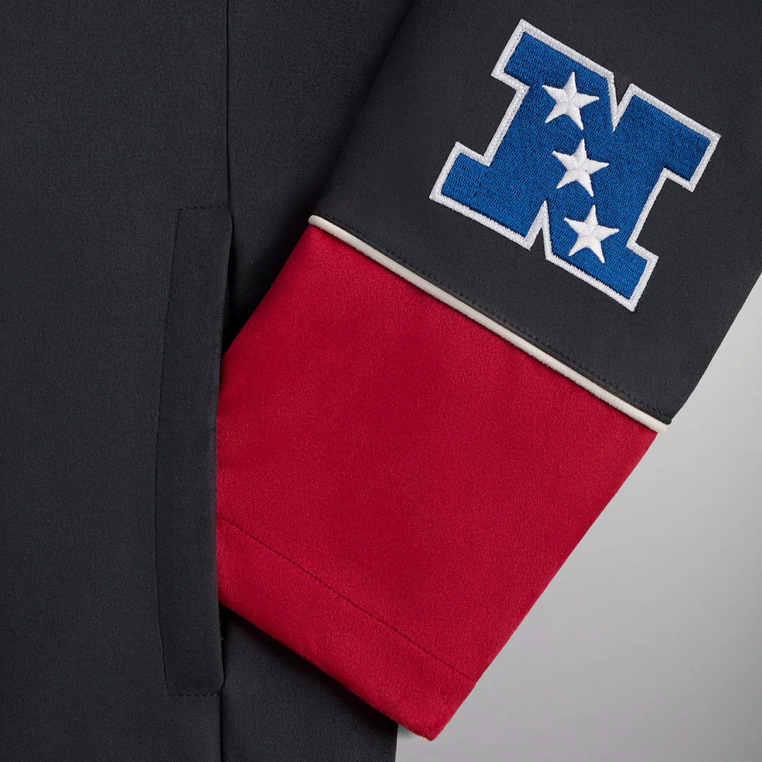 Purchase KITH x NFL FW24 레트로 레터링 카라 재킷 나이트 레드. KHM010684-413