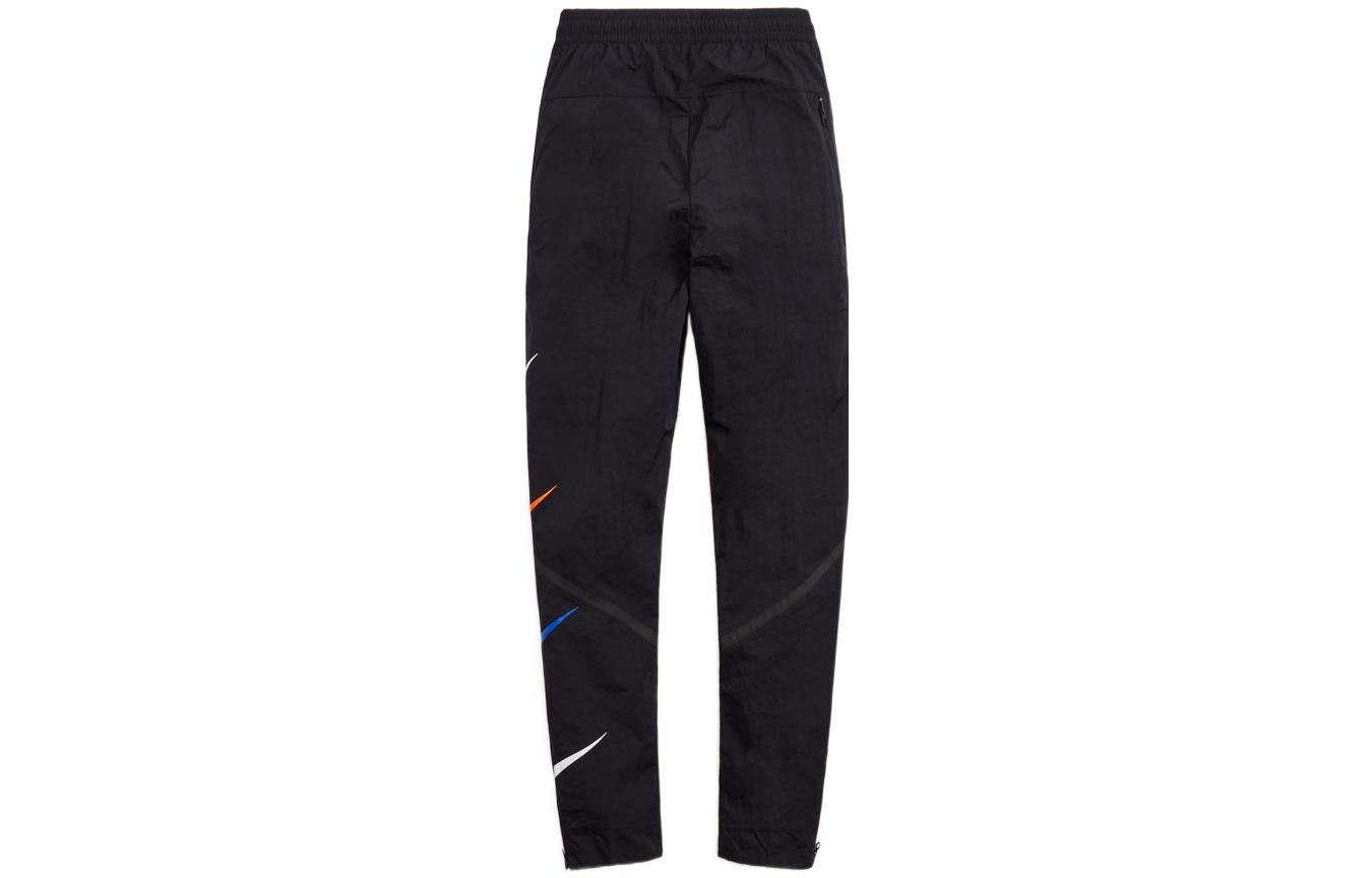 Lookbook KITH x Nike FW21 New York Knicks Pantalones Negros Logo Jogger Casual. CZ1802-010