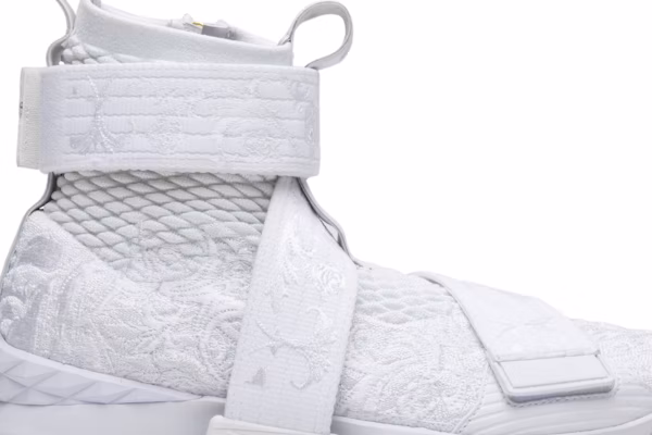 Lebron cheap 15 straps