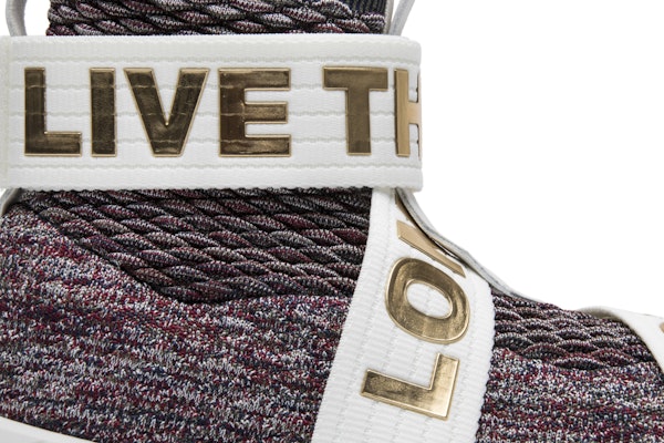 KITH x Nike LeBron 15 Lifestyle 'Stained Glass' AO1068-900 Order KITH x Nike LeBron 15 Lifestyle 'Stained Glass' AO1068-900