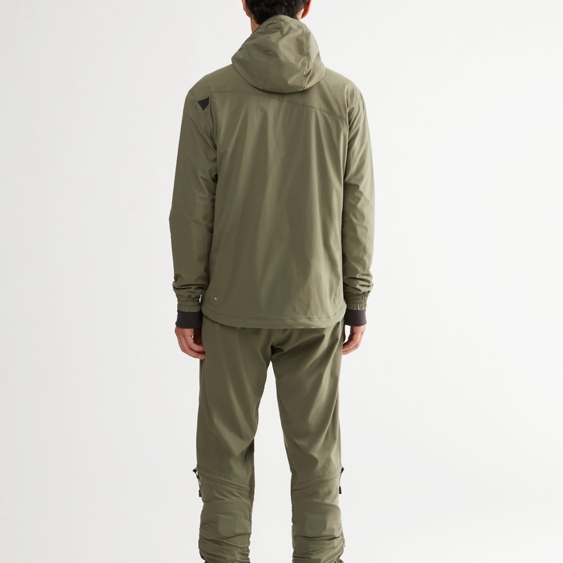 Shop KLATTERMUSEN Bestla 纯色连帽软壳防风夹克. 10296