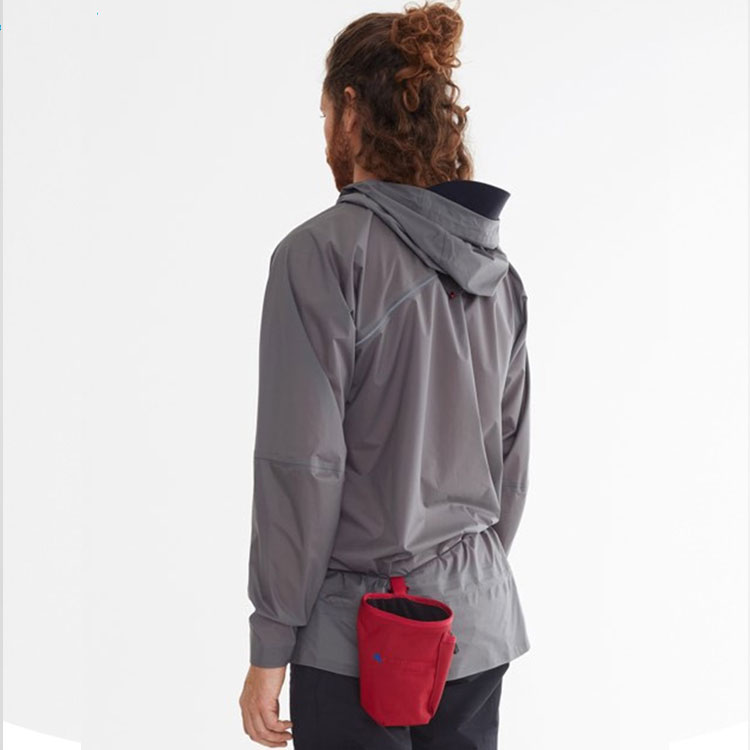 Shop KLATTERMUSEN Fjorgyn Jaket Kalis Air Ringan Lelaki. 10600U81