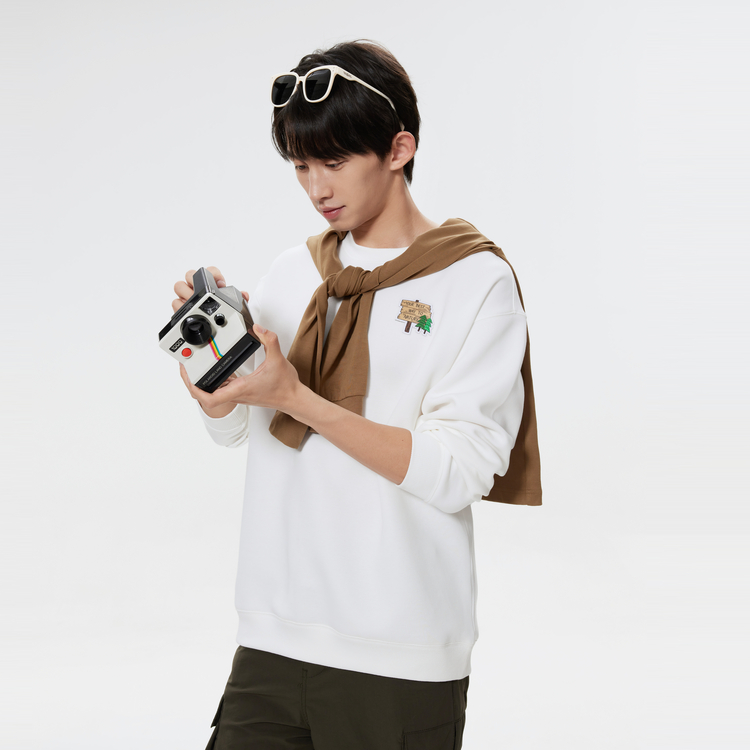 Shop KOLON SPORT 露营男女通用防静电图案圆领卫衣 LUMT4WTT54