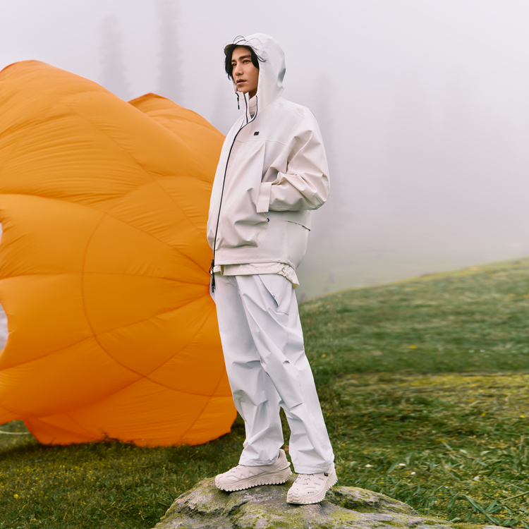 Shop KOLON SPORT OBLI-K 防水防風アウトドアハイキングジャケット ユニセックス LUJK4AT534