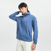 Shop KOLON SPORT OFF CAMP 男款輕量防水抗風旅行外套 LHJK4MT533