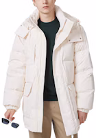 Lookbook LACOSTE 奶白色可拆帽寬鬆保暖外套。 BH5977-XFJ