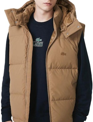 LACOSTE Rompi Tanpa Lengan Berkerudung Lepas Warna Khaki. BH1611-SIX Lookbook LACOSTE Rompi Tanpa Lengan Berkerudung Lepas Warna Khaki. BH1611-SIX