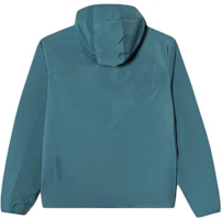 Lookbook Lacoste 綠色防水連帽外套 - 舒適簡約設計。 BH5978-IY4