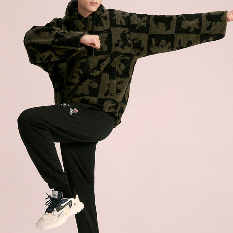 Shop LACOSTE SS23 兔年限定卡通雙面連帽外套 黑色 男女同款 BH7372-V1I