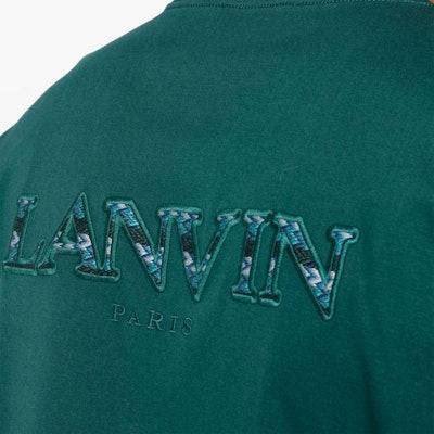 Lanvin Kaos Crewneck Hijau dengan Bordir Logo. RM-TS0010-J207-H23 Sizing Lanvin Kaos Crewneck Hijau dengan Bordir Logo. RM-TS0010-J207-H23