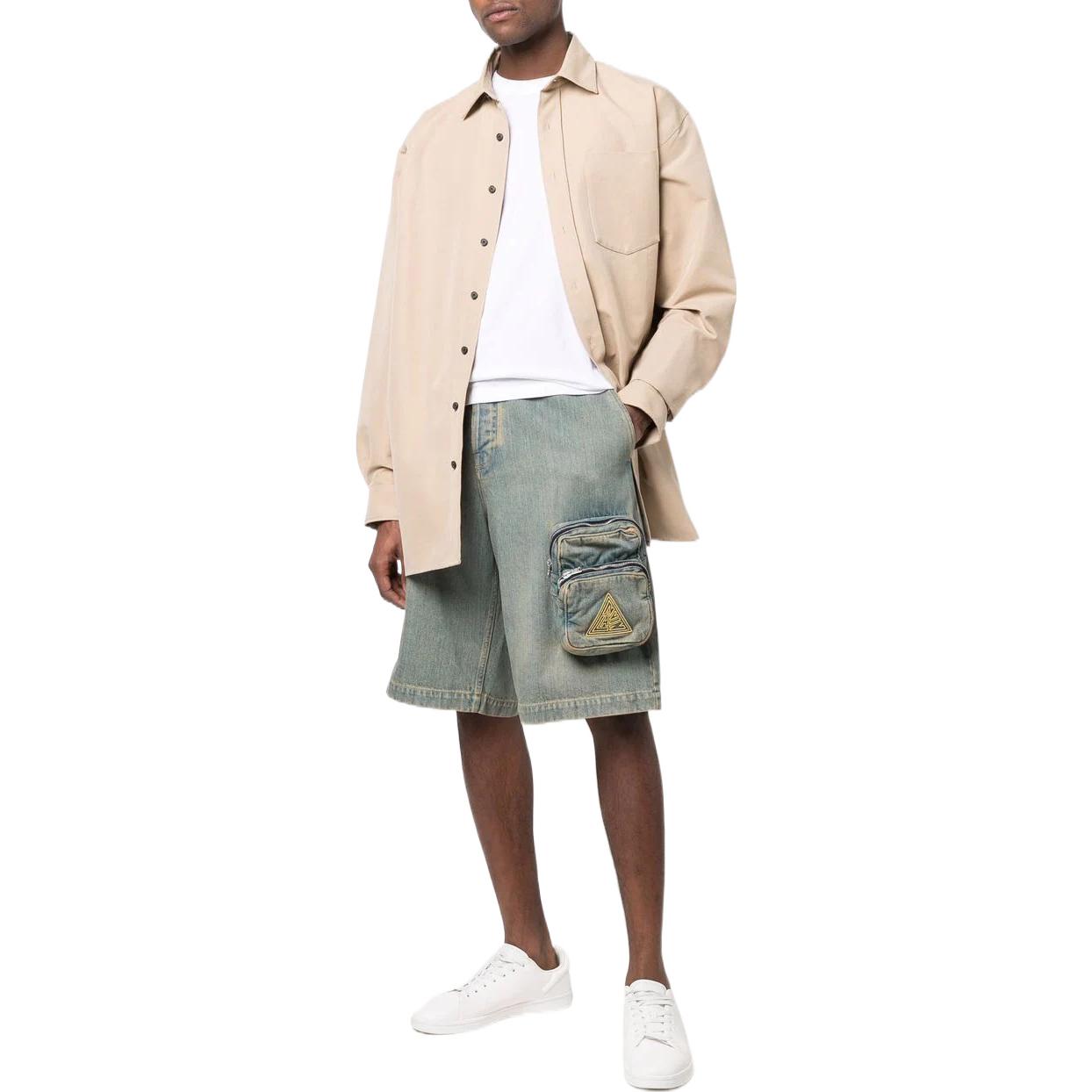 Lookbook Lanvin SS22 Shorts Azul Denim Corte Recto con Botones. RM-TR0154-D029-P2222