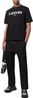 Lanvin SS22 Kaos Hitam Lengan Pendek dengan Cetakan Huruf. RM-TS0005-J208-P2210 Lookbook Lanvin SS22 Kaos Hitam Lengan Pendek dengan Cetakan Huruf. RM-TS0005-J208-P2210