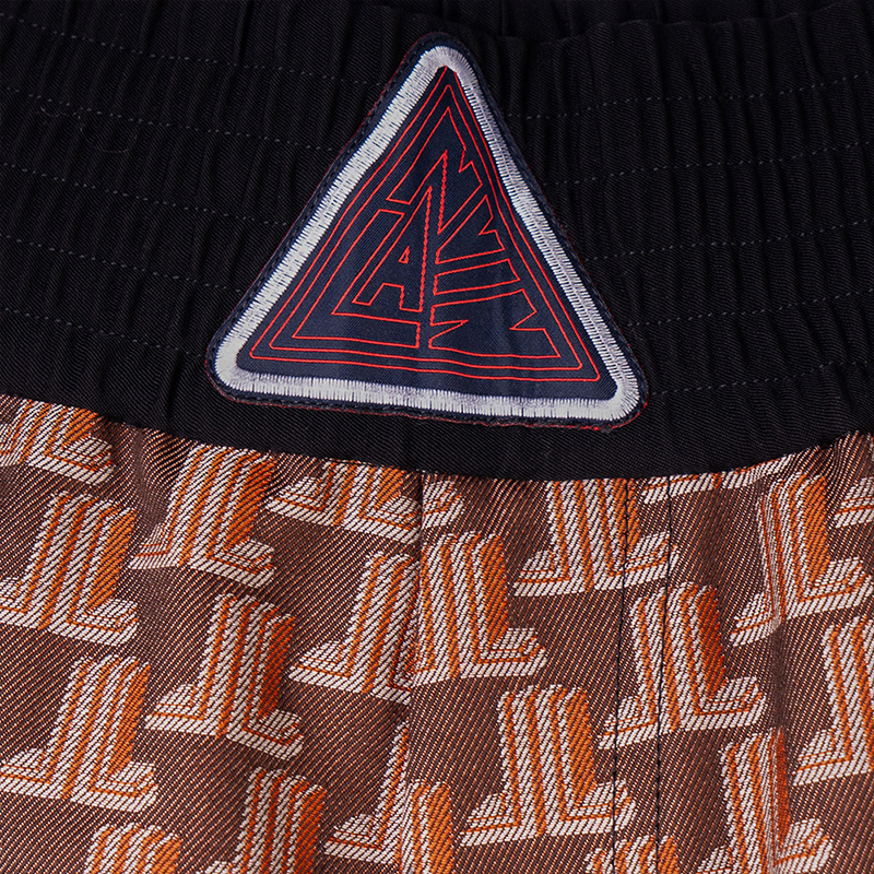 Shop Lanvin SS22 字母印花寬鬆短褲 男士款 - 深棕色 RM-TR0146-5190-P22