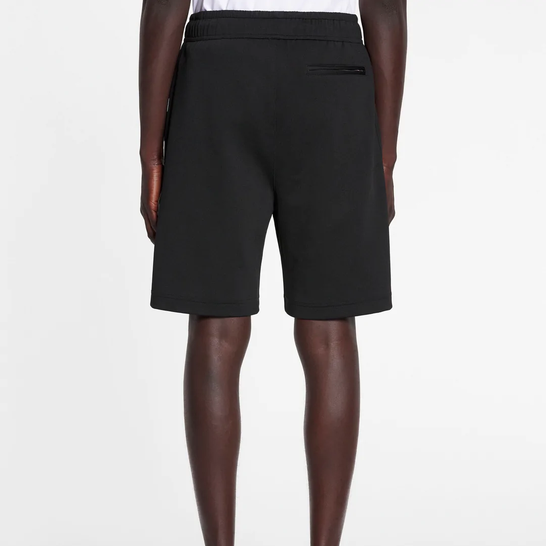 Purchase Lanvin SS23 Celana Pendek Hitam Kasual dengan Bordir Logo Warna Solid. RM-TR0018-5583-P2310