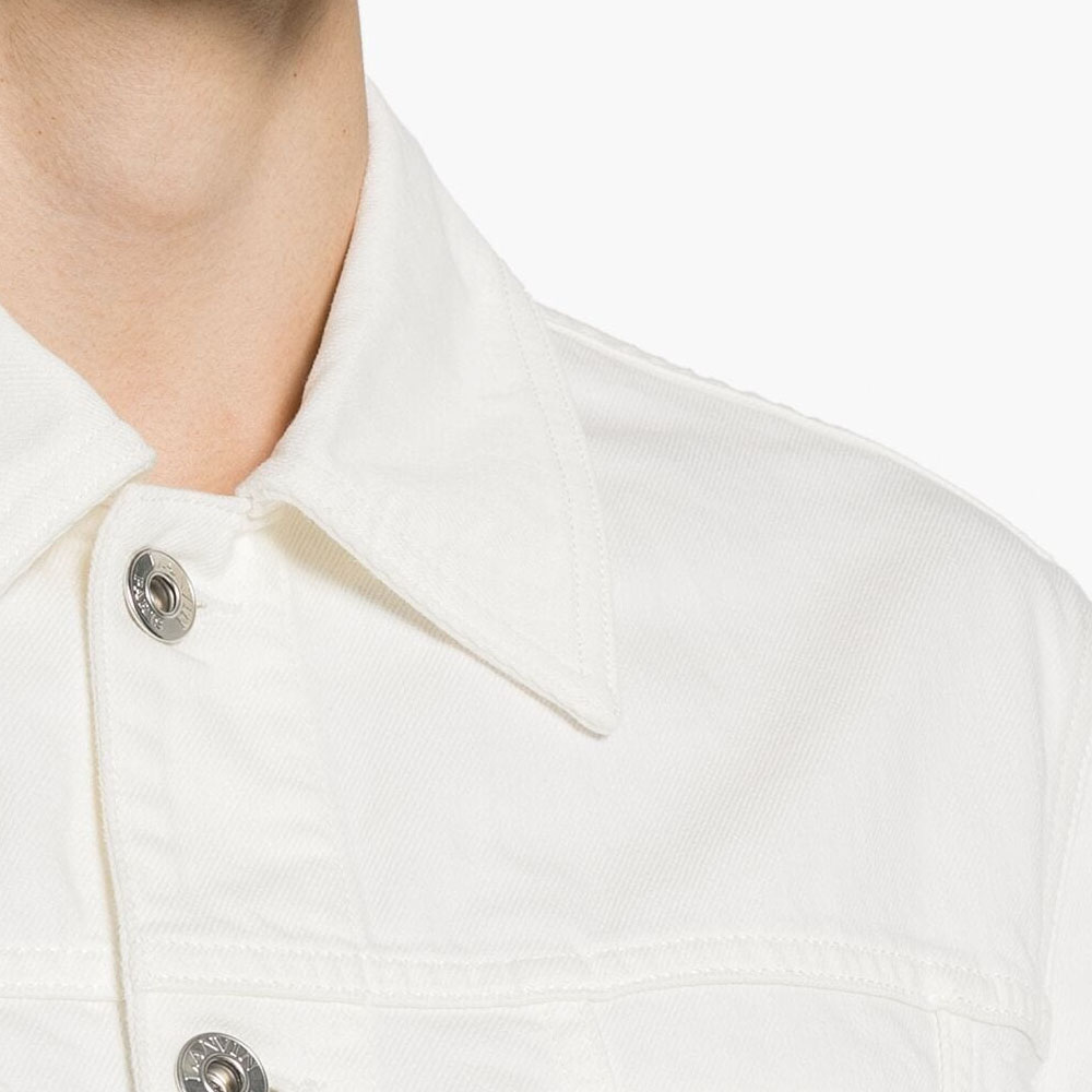 Sizing ランバン SS24 ホワイトデニムジャケット ロゴパッチ付き、シングル、リラックスフィット RM-JA0003-D076-P24