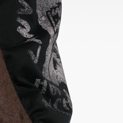 Camiseta Negra Relajada Lanvin x Future SS24 con Logo Graffiti para Hombre. RU-TS0037-J117-P24 Details for Camiseta Negra Relajada Lanvin x Future SS24 con Logo Graffiti para Hombre. RU-TS0037-J117-P24