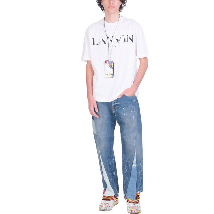 Lookbook Lanvin x Gallery Dept. Camiseta Blanca Cuello Redondo con Logo y Estampado. RU-TS0005-J091-E21-01