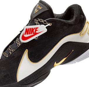 LeBron 22 EP Sepatu Basket HV8453-100 5