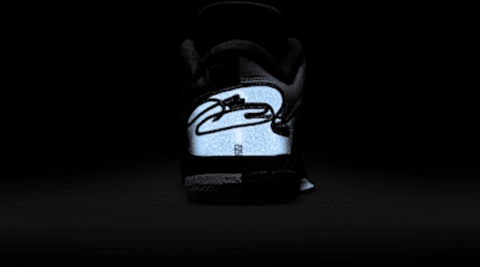 LeBron 22 EP Sepatu Basket HV8453-100 2