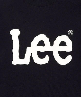 Lee 大Twitch標誌短袖黑色T恤 LE2602ST01BK Shop Lee 大Twitch標誌短袖黑色T恤 LE2602ST01BK