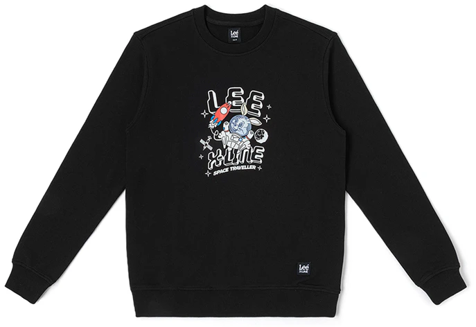 lee-fw-23-standard-rabbit-astronaut-print-sweatshirt-unisex-black-lut-0072204-xh-00-fk-11000