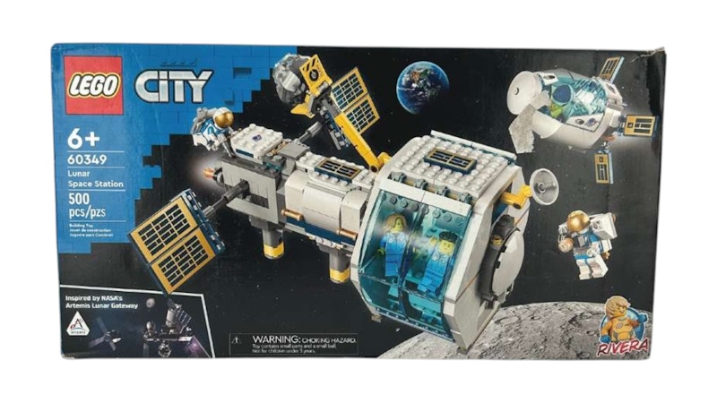 LEGO City Lunar Space Station Set 60349