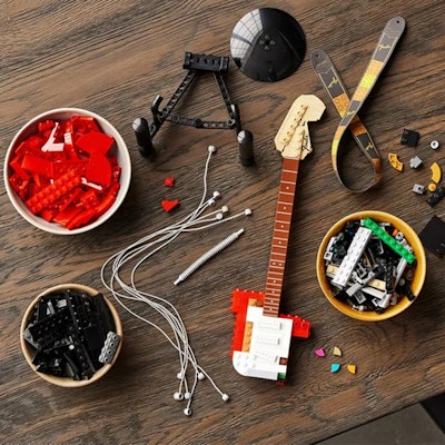 LEGO Ideas Fender Stratocaster Set 21329 Red/Black Lookbook LEGO Ideas Fender Stratocaster Set 21329 Red/Black