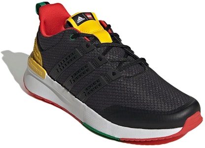 乐高x阿迪达斯Racer TR21 '黑色装备黄色' GX2239 Lookbook 乐高x阿迪达斯Racer TR21 '黑色装备黄色' GX2239