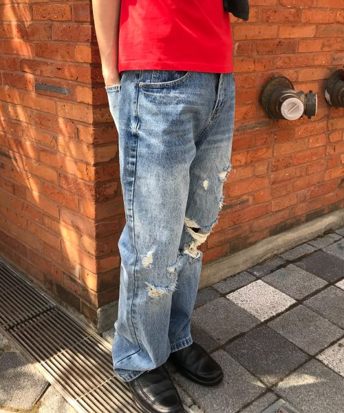 Lookbook LEIRE Distressed Flare Denim Pants [Light Blue] L26SMPA02301