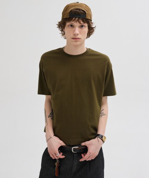 Lookbook Camiseta LEIRE Essential Crop [Khaki] L25sMTS00304 L25SMTS00304