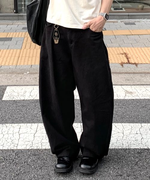Order LEIRE Everyday Curved Denim Pants [Black] L25SPPA00301