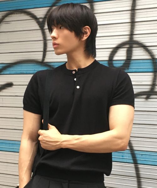 Order LEIRE Muscle Fit Henley Neck Short Sleeve Knit [Black] L25SMKN00201