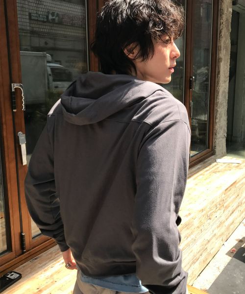 Shop LEIRE Slim Fit Hoodie Ringan dengan Resleting [Abu-abu Tua] L26SPOU00102