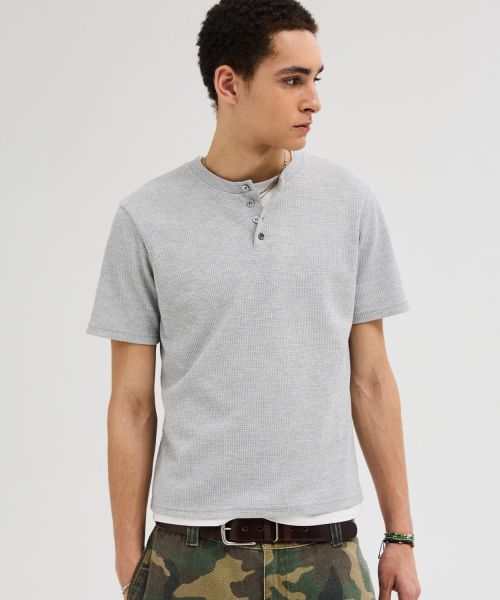 Shop LEIRE Waffle Henley Neck Semi Crop T-Shirt [Gray] L26SMTS01402