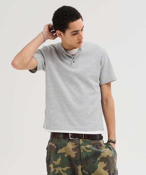 Purchase LEIRE Waffle Henley Neck Semi Crop T-Shirt [Gray] L26SMTS01402