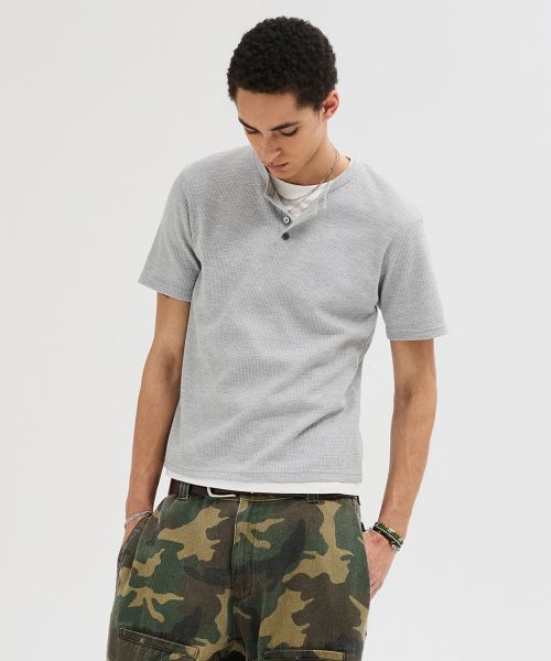 Details for LEIRE Waffle Henley Neck Semi Crop T-Shirt [Gray] L26SMTS01402