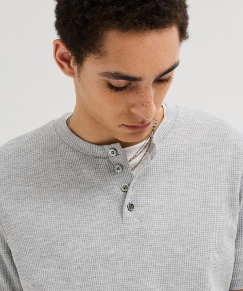 Sizing LEIRE Waffle Henley Neck Semi Crop T-Shirt [Gray] L26SMTS01402