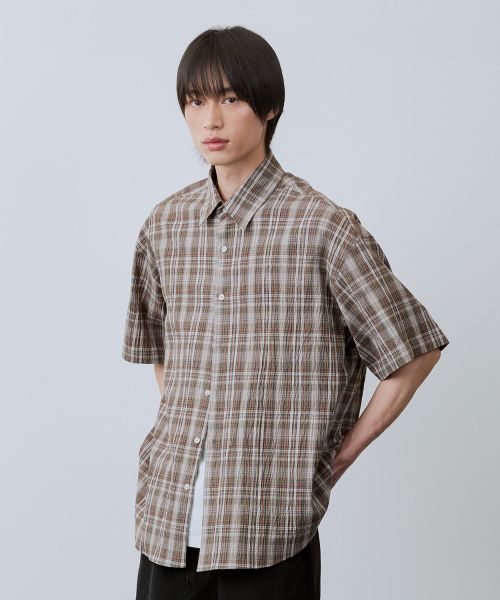 Shop LEIRE Wrinkle Seersucker Check Short Sleeve Shirt [Khaki] L25SMSH00202
