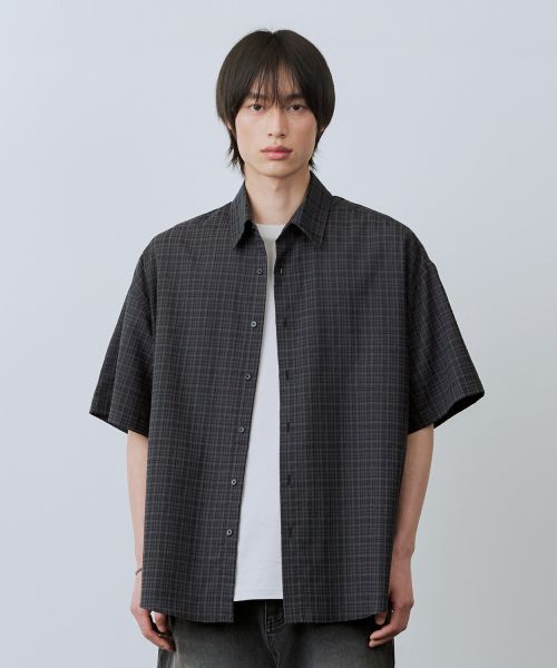Shop LEIRE Wrinkle Seersucker Checkered Short Sleeve Shirt [Charcoal] L25SMSH00201