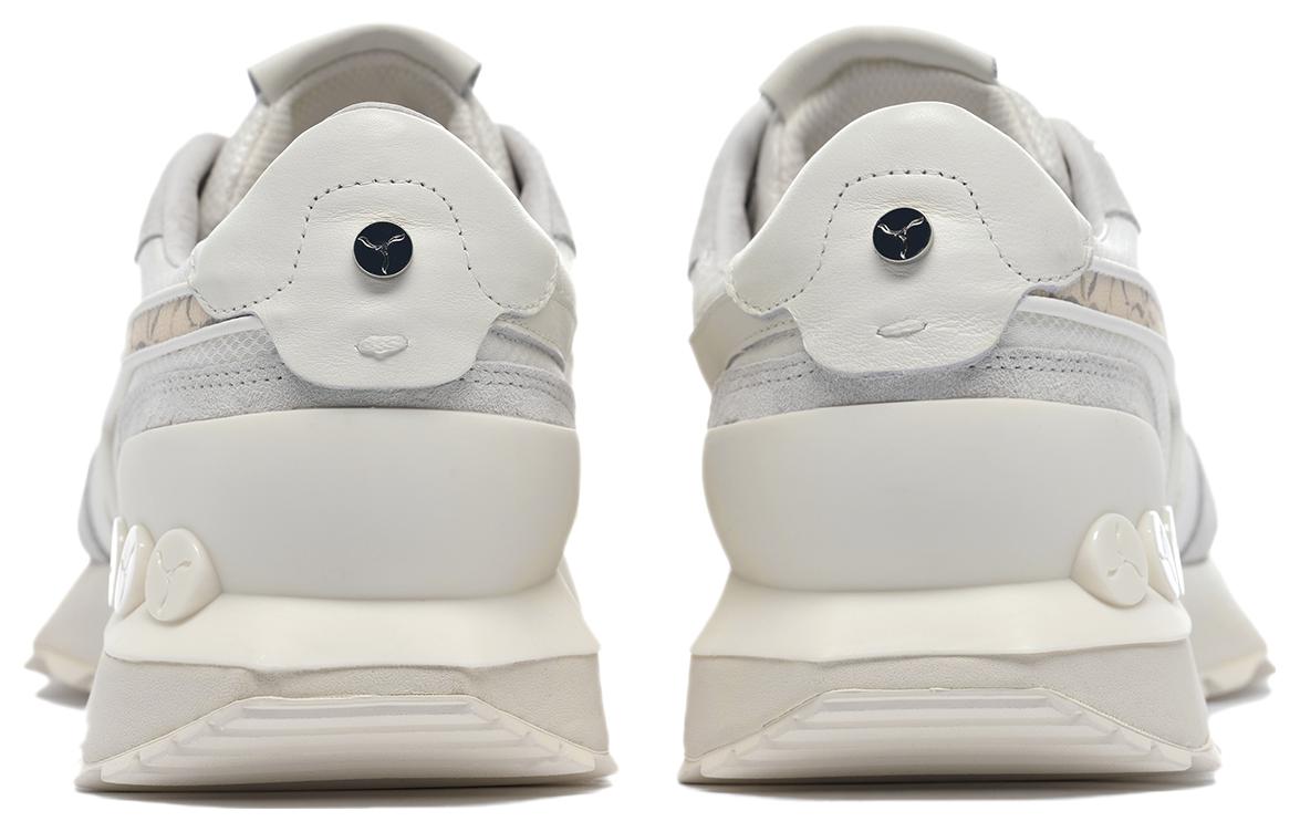 Shop 李宁1990低帮'米色舒适' ALFR115-2