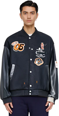 Li-Ning BADFIVE Series Black Polyester Button-Up Sports Jacket AJMU013-1 Shop Li-Ning BADFIVE Series Black Polyester Button-Up Sports Jacket AJMU013-1