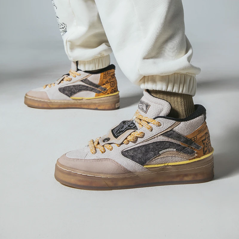 Shop Li-Ning BadFive Wave 180 'Jóvenes y Ricos' AECR125-1