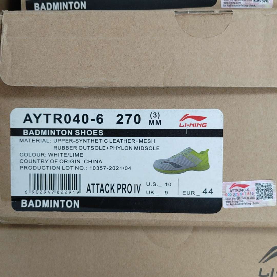 Lookbook Li-Ning Badminton 'Combat' Raket Terbaik AYTR040-6
