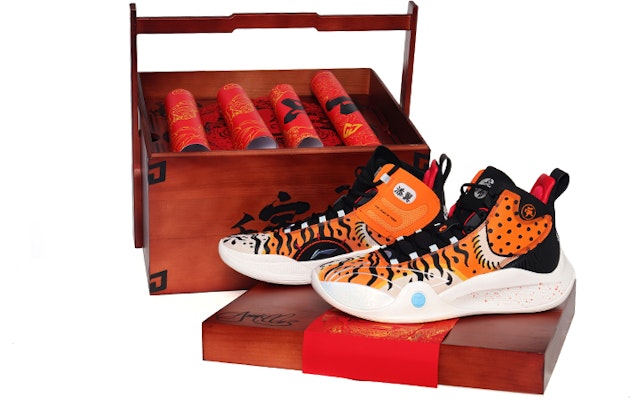 Li-Ning CJ-1 Limited Edition Gift Box 'Year of the Tiger - Black Orange' ABAR019-25(S-BOX) Buy Li-Ning CJ-1 Limited Edition Gift Box 'Year of the Tiger - Black Orange' ABAR019-25(S-BOX)