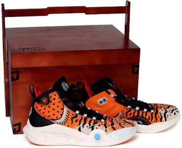 李宁 CJ-1限量款礼盒 '虎年-黑橙' ABAR019-25(S-BOX) Order 李宁 CJ-1限量款礼盒 '虎年-黑橙' ABAR019-25(S-BOX)