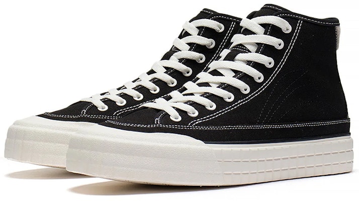 Sepatu Kanvas Hi Li-Ning Klasik 'Hitam Putih' AGCS255-4 Lookbook Sepatu Kanvas Hi Li-Ning Klasik 'Hitam Putih' AGCS255-4