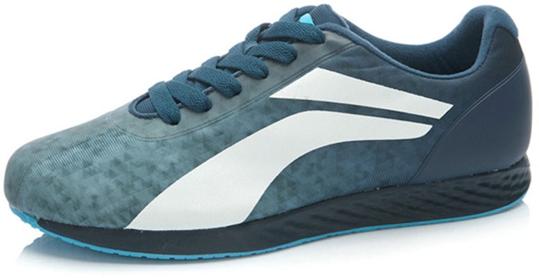 李宁经典低帮跑鞋 '渐变灰' ALTK005-2 Lookbook 李宁经典低帮跑鞋 '渐变灰' ALTK005-2