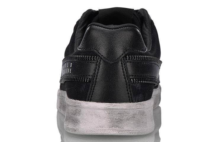 Shop 李宁舒适透气休闲板鞋‘黑白’ LLAN007-1