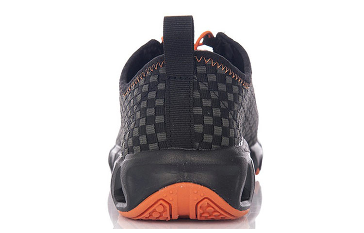 Shop 李宁舒适透气跑鞋‘黑色’ AHLH009-1